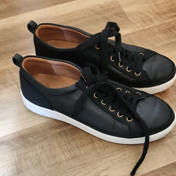 Vionic Winny Black Leather Lace-Up Sneakers - Picture 2 of 8